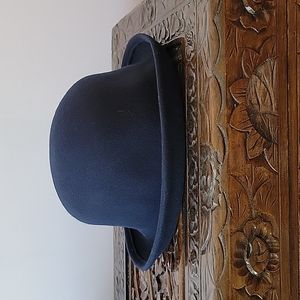 Woman's Hat, Up-turned rim.